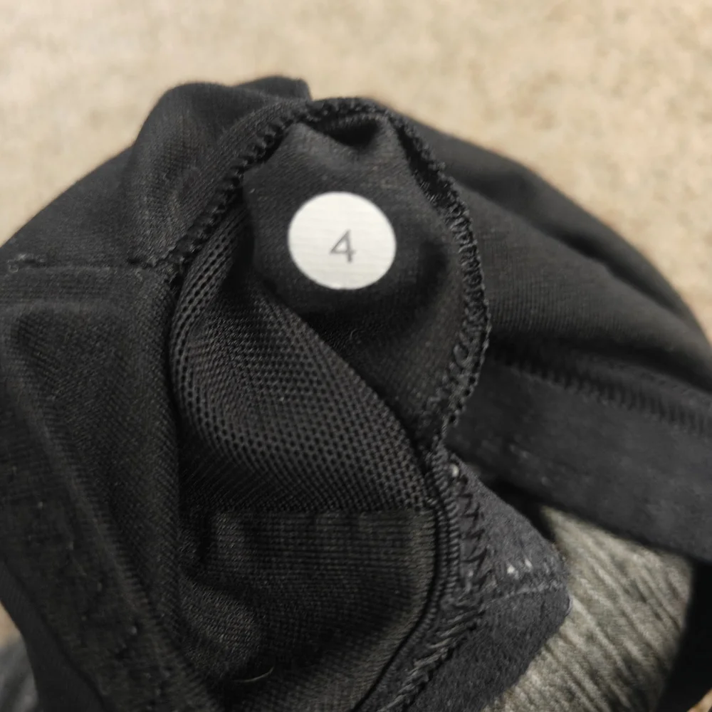 Lululemon Run Back Womens 4 Black Activewear Ruched Shelf‎ Bra Yoga Running